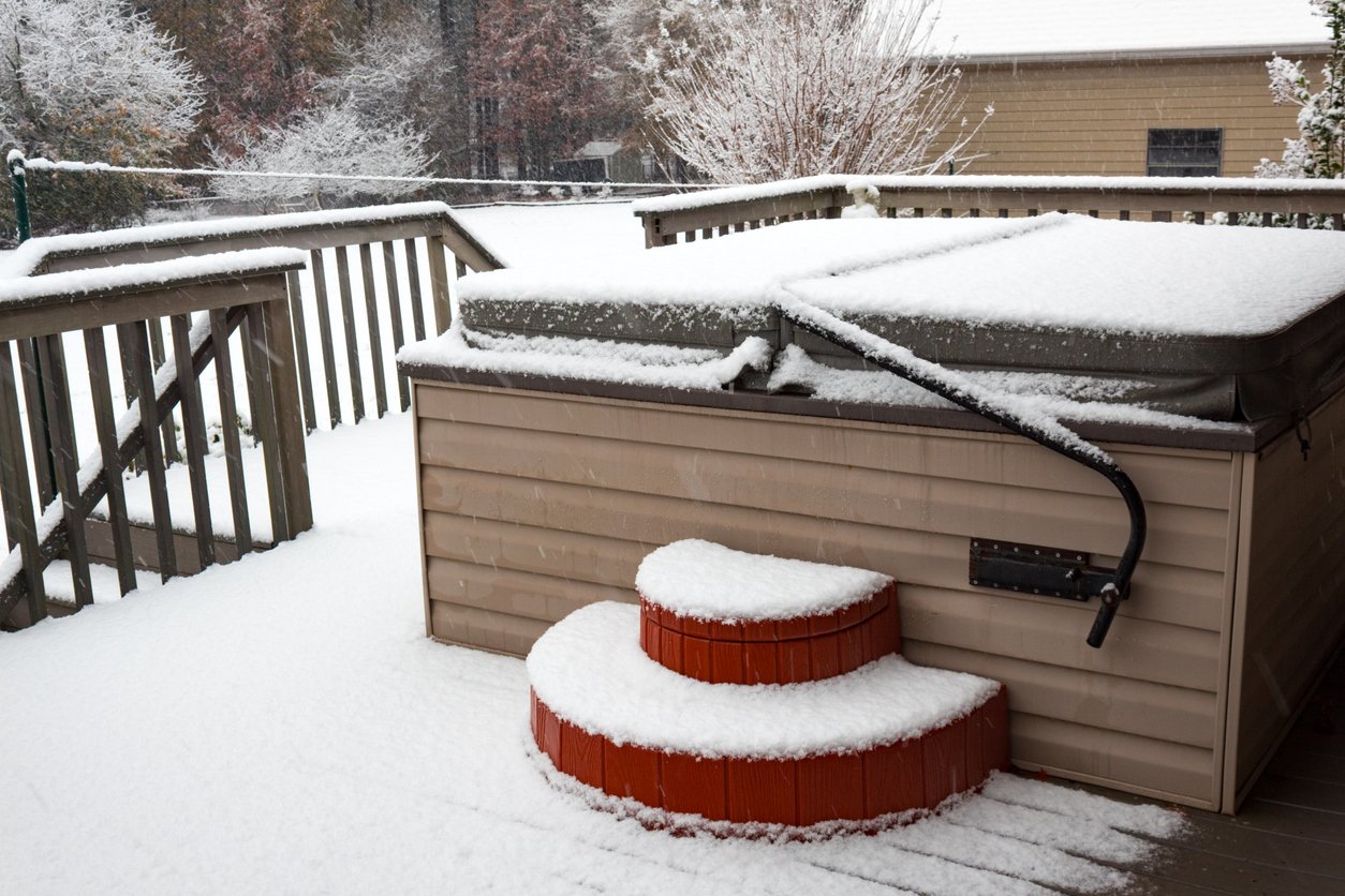 the cost to run a hot tub in the winter